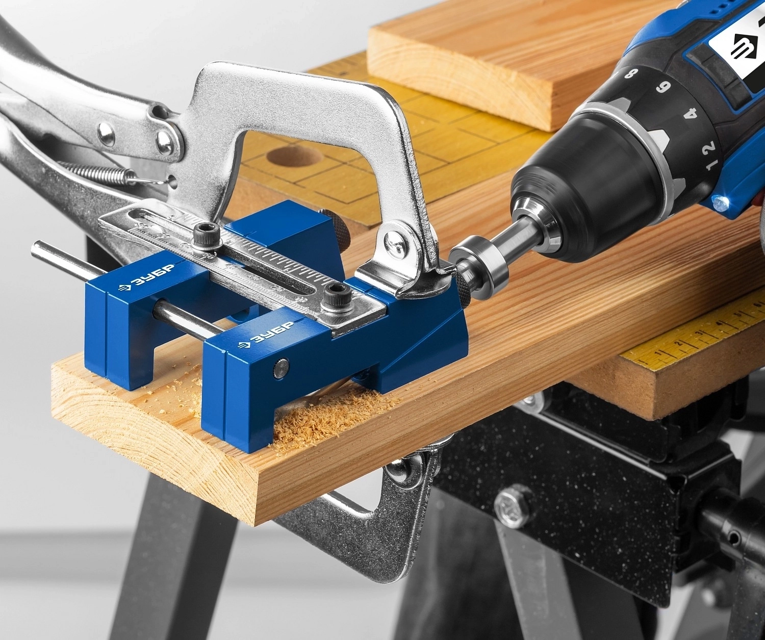 Регулируемый кондуктор для глухих отверстий ЗУБР два отверстия