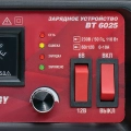 Зарядное устройство AVS Energy BT 6025 для заряда 6- и 12-вольтовых свинцово-кислотных аккумуляторных батарей - максимальный ток зарядки 10 А, защита от перегрева, неправильной полярности и короткого замыкания, стрелочный амперметр